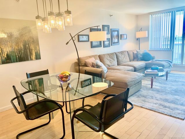 25 Forest Street 11M, Stamford, CT 06901