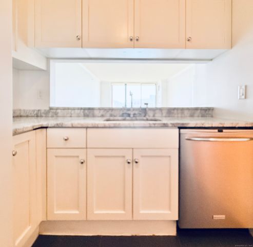 25 Forest Street 11M, Stamford, CT 06901