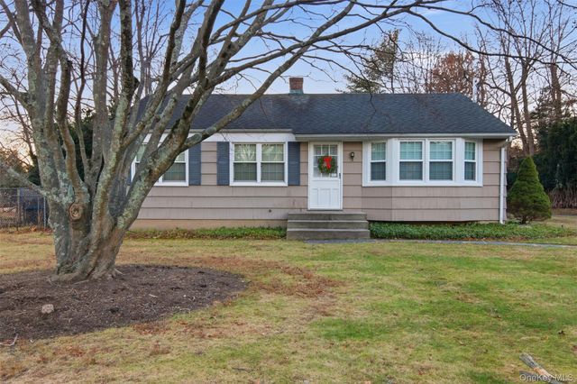 10 Catalpa Lane, Stony Brook, NY 11790