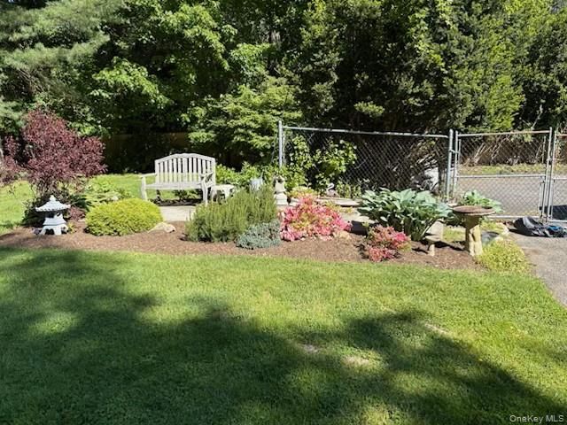 10 Catalpa Lane, Stony Brook, NY 11790