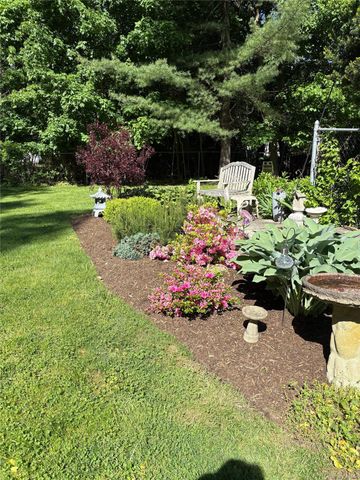 10 Catalpa Lane, Stony Brook, NY 11790