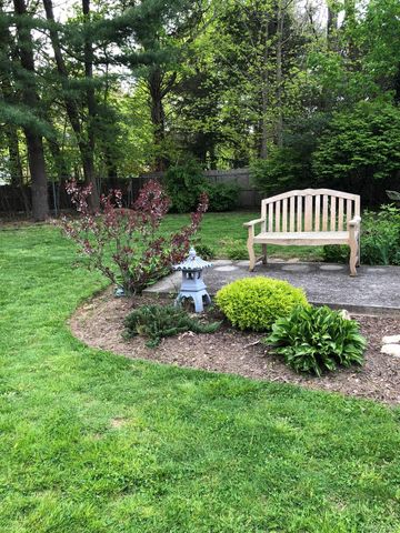 10 Catalpa Lane, Stony Brook, NY 11790