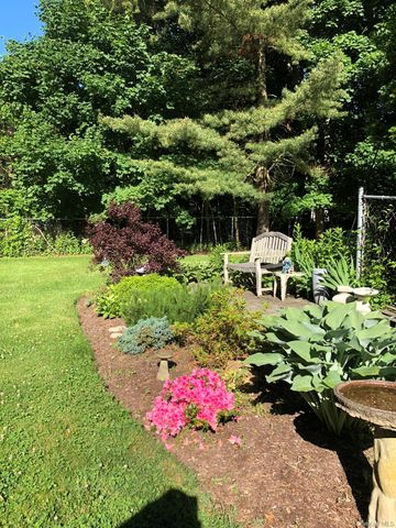 10 Catalpa Lane, Stony Brook, NY 11790