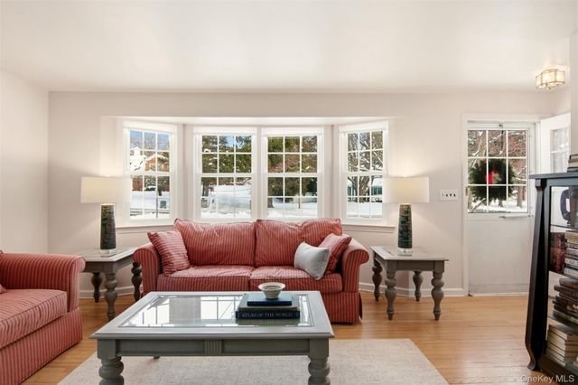 10 Catalpa Lane, Stony Brook, NY 11790