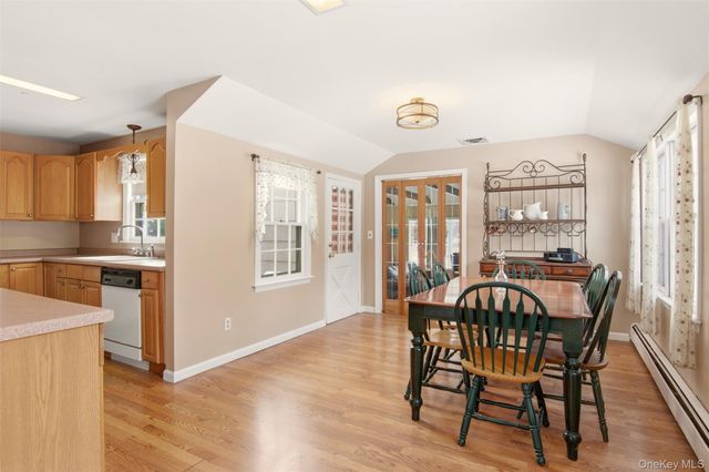 10 Catalpa Lane, Stony Brook, NY 11790