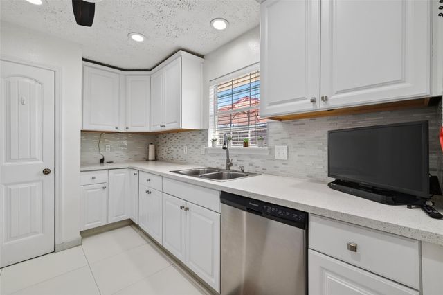 7226 Skybright Lane, Houston, TX 77095