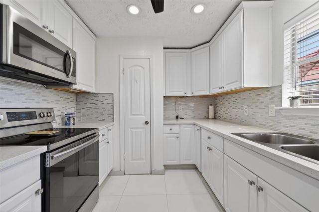 7226 Skybright Lane, Houston, TX 77095