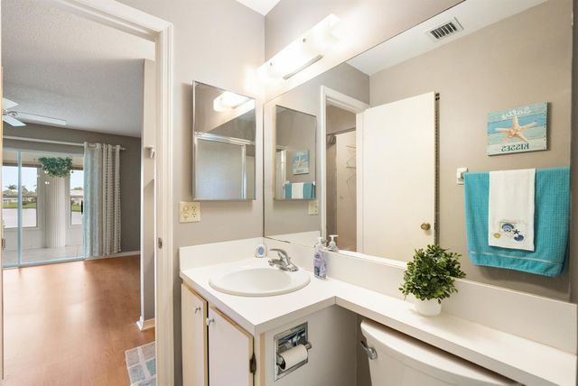 422 Grove Isle Circle, Vero Beach, FL 32962