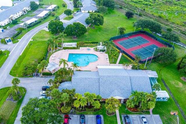 422 Grove Isle Circle, Vero Beach, FL 32962