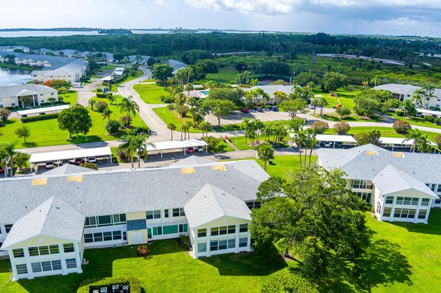 422 Grove Isle Circle, Vero Beach, FL 32962