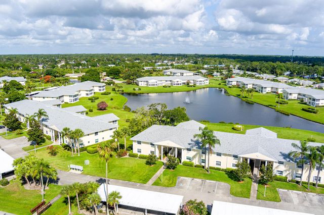 422 Grove Isle Circle, Vero Beach, FL 32962