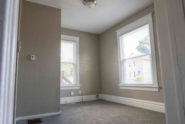 411 E 8TH Street, Davenport, IA 52803