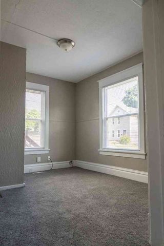411 E 8TH Street, Davenport, IA 52803