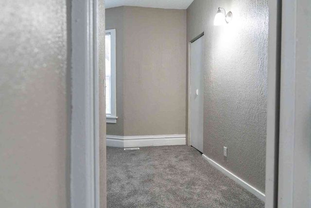 411 E 8TH Street, Davenport, IA 52803