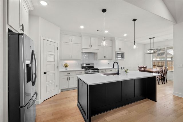 700 Bonnie Street, Bentonville, AR 72713