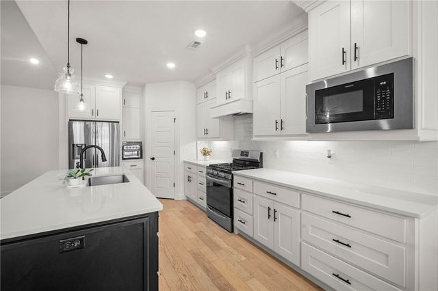 700 Bonnie Street, Bentonville, AR 72713