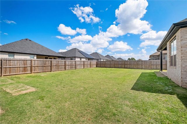 700 Bonnie Street, Bentonville, AR 72713