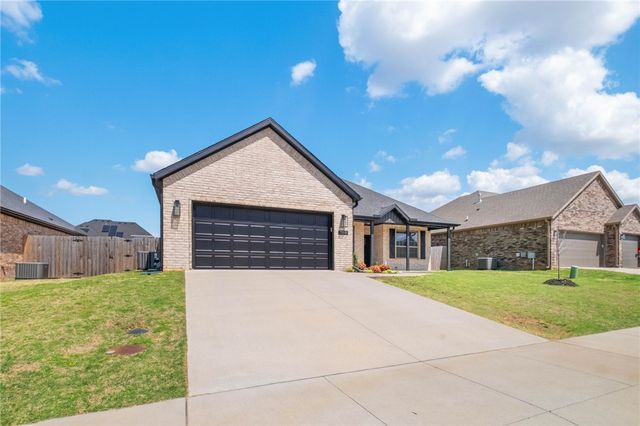 700 Bonnie Street, Bentonville, AR 72713