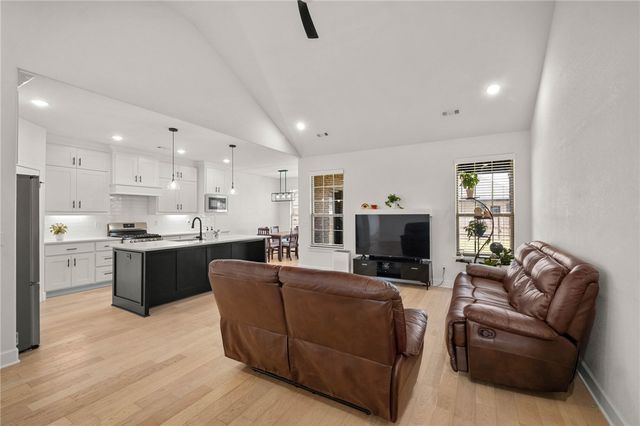 700 Bonnie Street, Bentonville, AR 72713