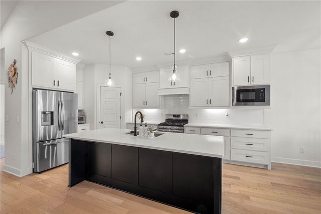 700 Bonnie Street, Bentonville, AR 72713