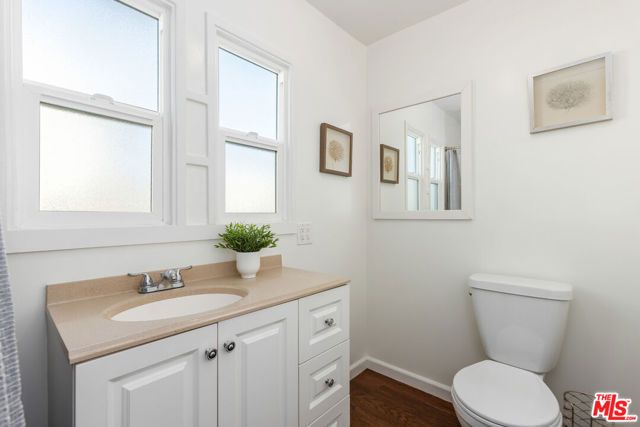 811 E Nutwood Street, Inglewood, CA 90301