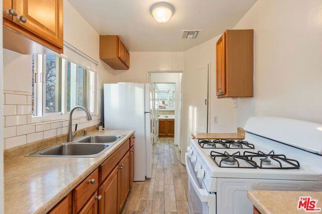 811 E Nutwood Street, Inglewood, CA 90301