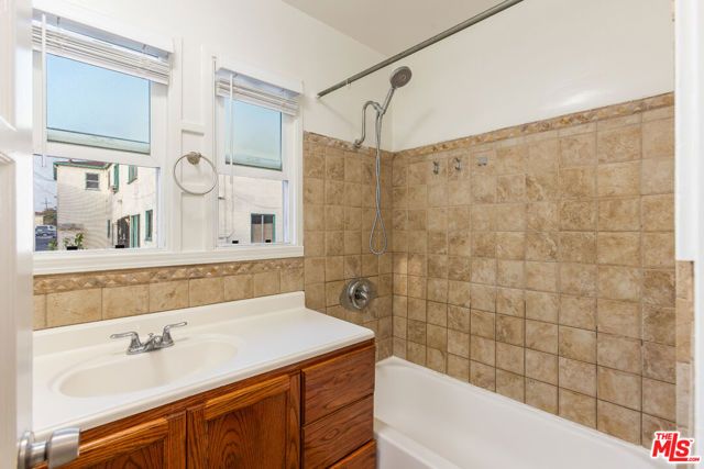 811 E Nutwood Street, Inglewood, CA 90301