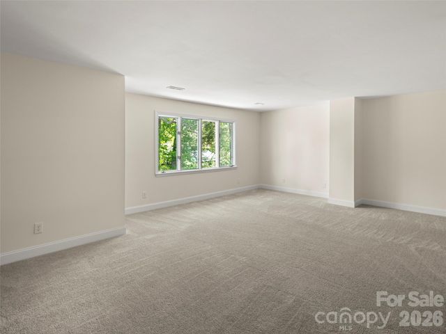203 Crowfields Drive, Asheville, NC 28803