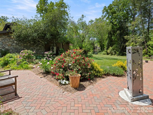 203 Crowfields Drive, Asheville, NC 28803