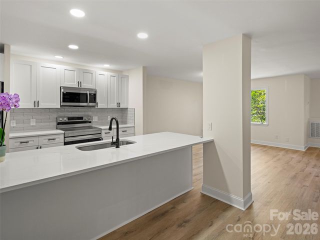 203 Crowfields Drive, Asheville, NC 28803