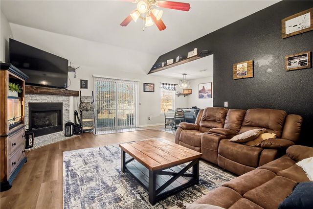 958 Raspberry Street, Elkins, AR 72727