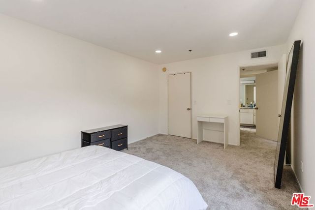 1731 Barry Avenue 214, Los Angeles, CA 90025