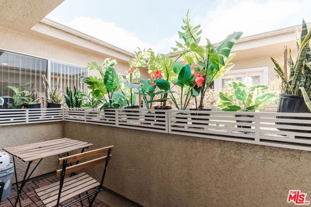 1731 Barry Avenue 214, Los Angeles, CA 90025