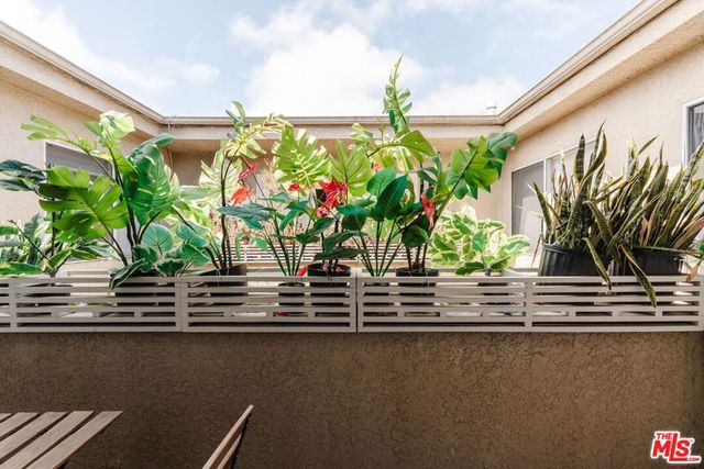 1731 Barry Avenue 214, Los Angeles, CA 90025