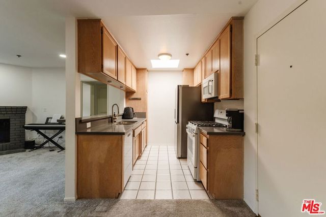 1731 Barry Avenue 214, Los Angeles, CA 90025