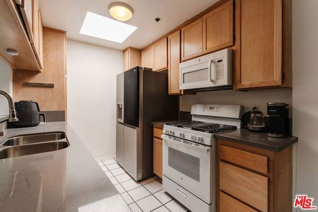 1731 Barry Avenue 214, Los Angeles, CA 90025