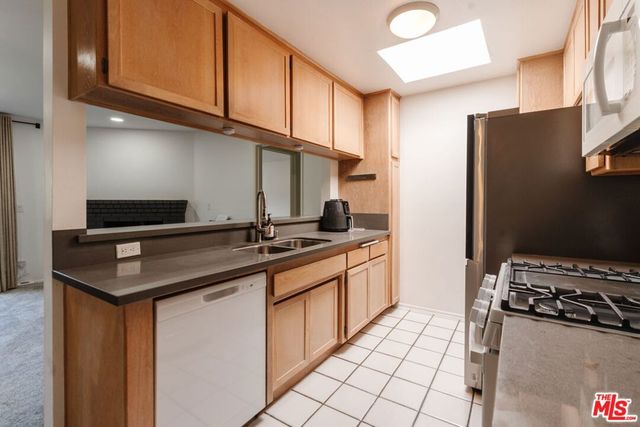 1731 Barry Avenue 214, Los Angeles, CA 90025