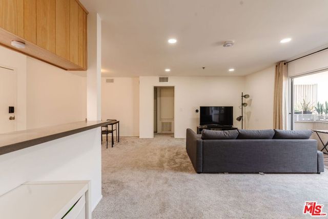 1731 Barry Avenue 214, Los Angeles, CA 90025