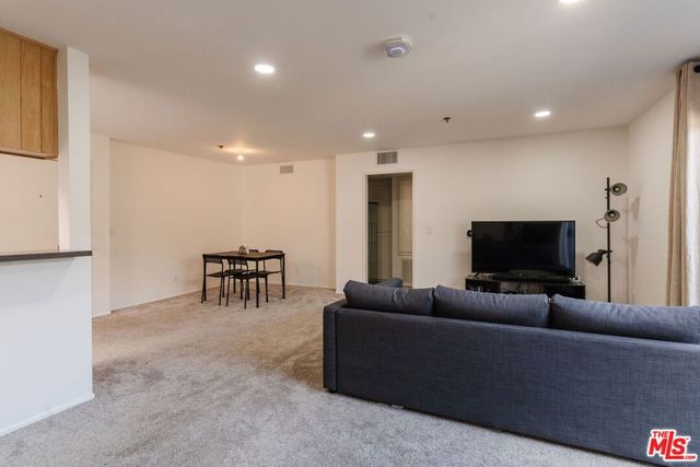 1731 Barry Avenue 214, Los Angeles, CA 90025