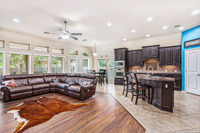 2993 Saddlehorn Dr, Seguin, TX 78155