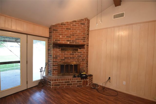 1003 Timber Hill Drive, Conroe, TX 77301