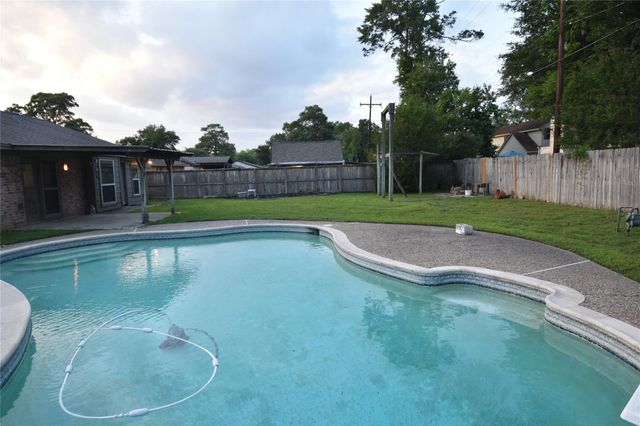 1003 Timber Hill Drive, Conroe, TX 77301