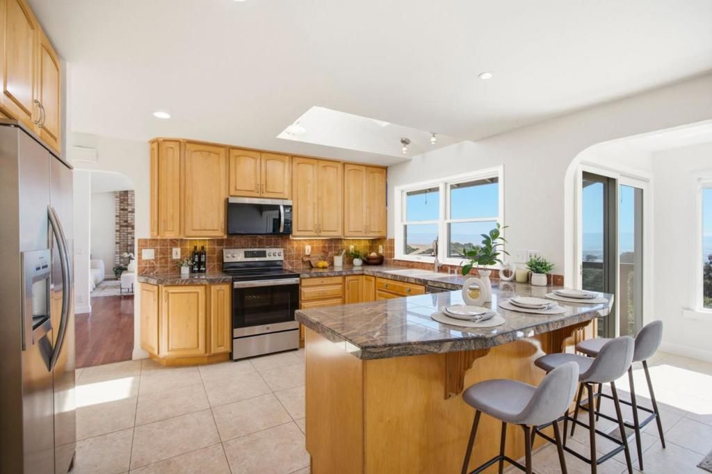 Image 17 of property listing at 28009 Nob Hill Court, Hayward, CA 94542