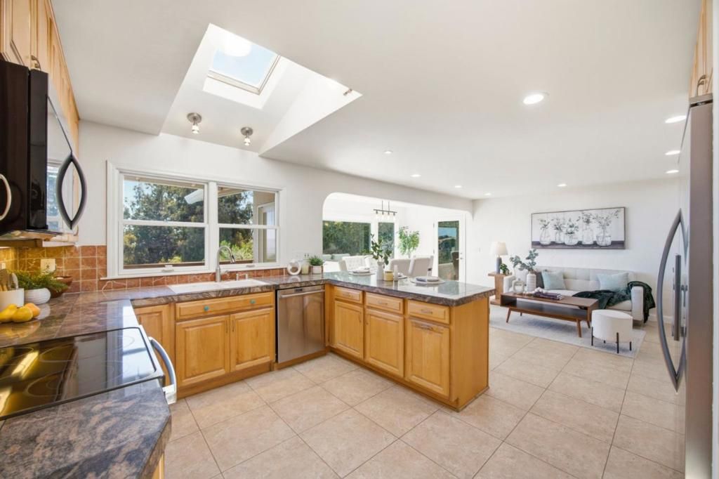 Image 20 of property listing at 28009 Nob Hill Court, Hayward, CA 94542