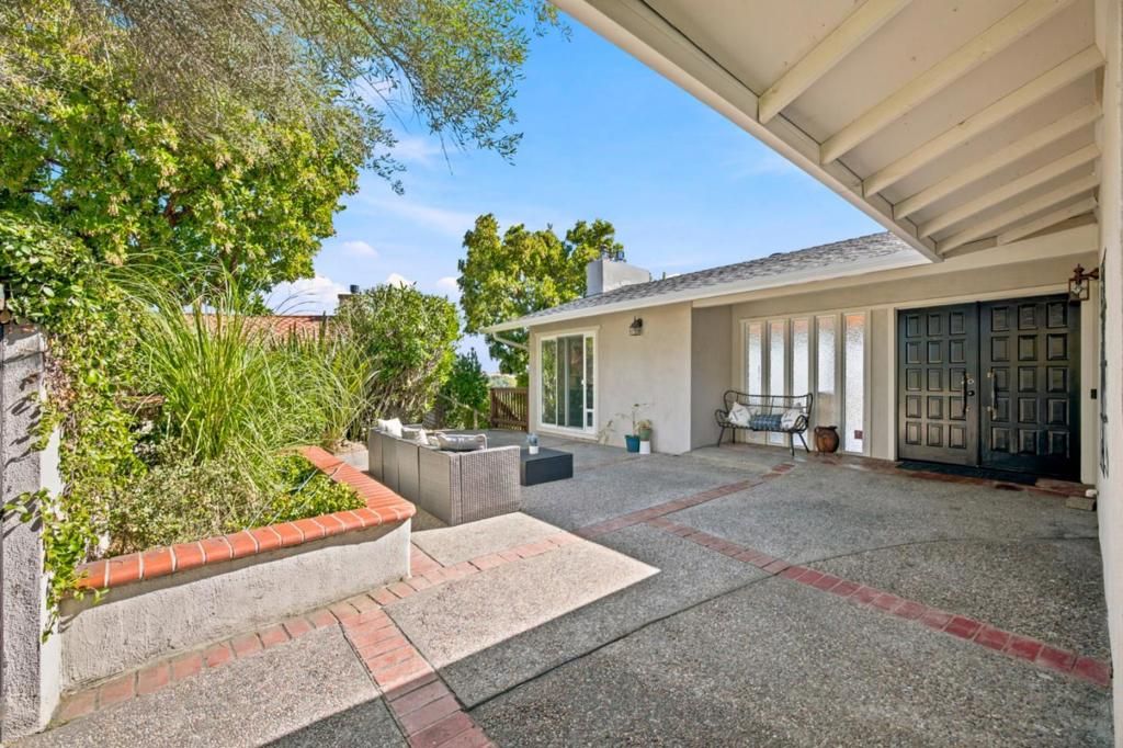 Image 3 of property listing at 28009 Nob Hill Court, Hayward, CA 94542