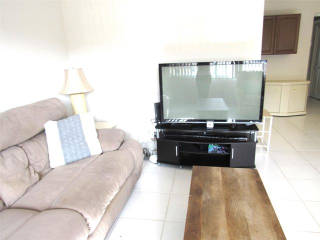 2103 Lucaya Bnd J2, Coconut Creek, FL 33066