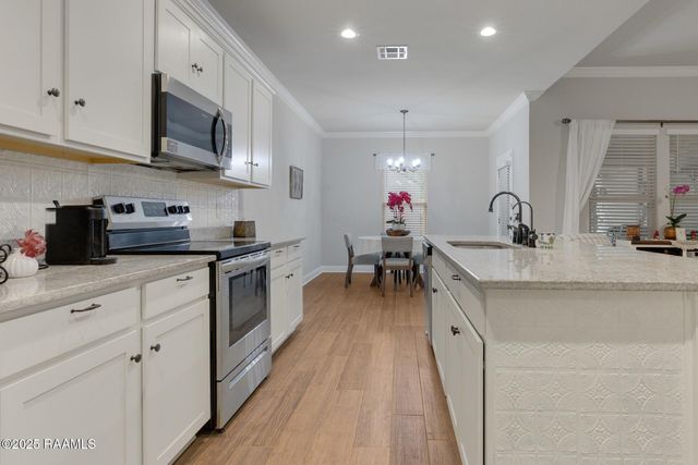 123 Sparrowhawk Street, Broussard, LA 70518