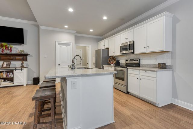 123 Sparrowhawk Street, Broussard, LA 70518