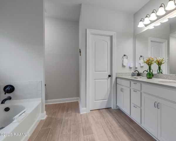 123 Sparrowhawk Street, Broussard, LA 70518