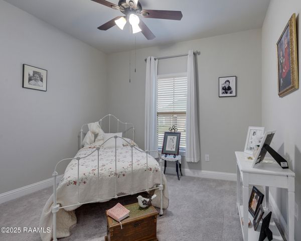 123 Sparrowhawk Street, Broussard, LA 70518